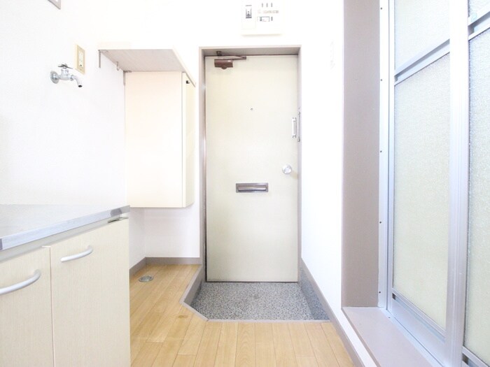 物件内観写真16　(玄関)