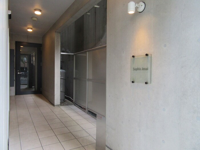 物件外観写真3　(エントランス部分)