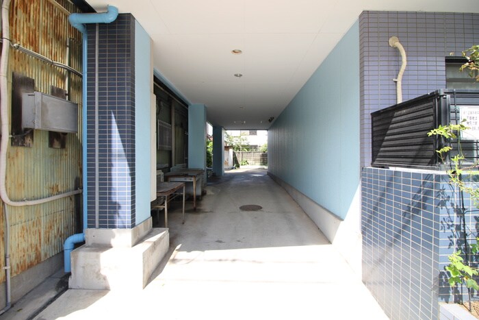 物件外観写真4　(エントランス部分)