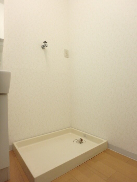 物件内観写真12　(洗濯機置場)