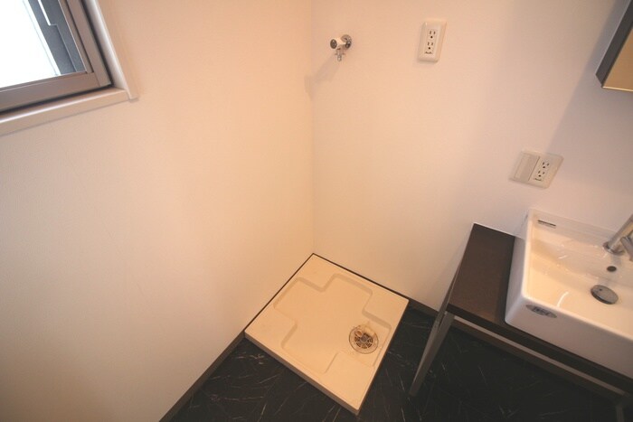 物件内観写真10　(洗濯機置場)