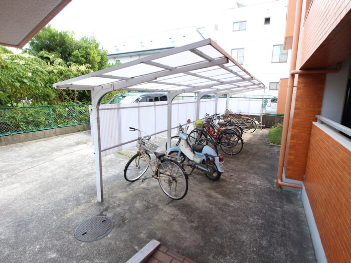 物件外観写真4　(駐輪場)