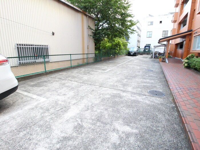 物件外観写真5　(駐車場)