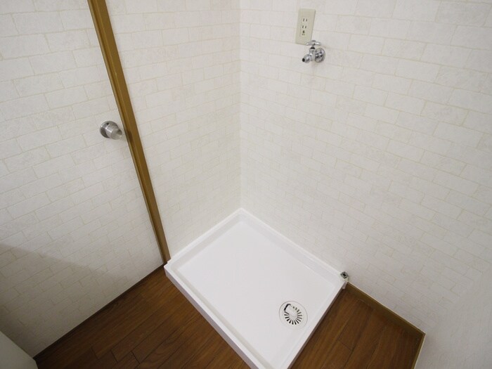 物件内観写真15　(洗濯機置場)