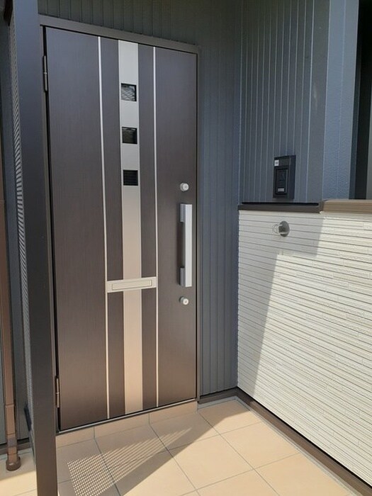 物件内観写真11　(玄関)