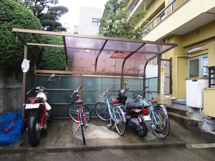 物件外観写真6　(駐輪場)