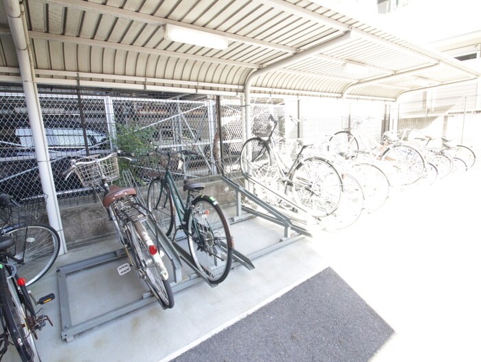 物件外観写真2　(駐輪場)