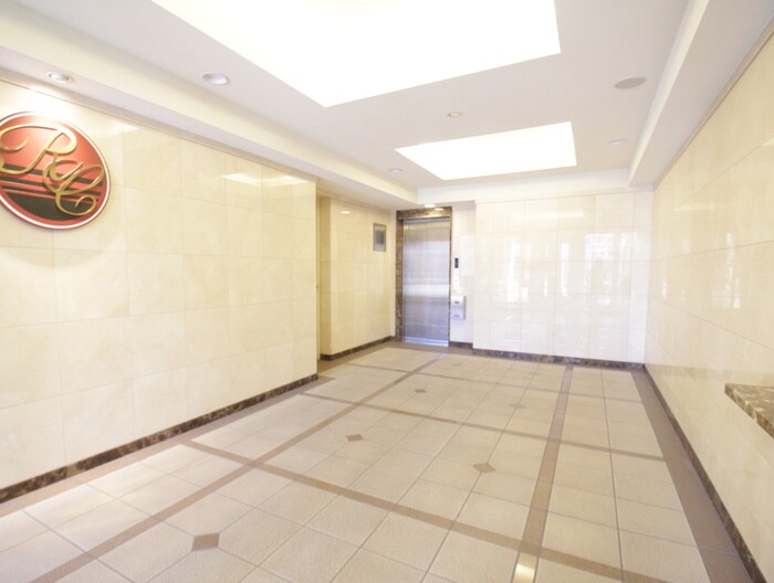 物件外観写真5　(エントランス部分)