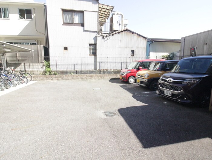物件外観写真6　(駐車場)