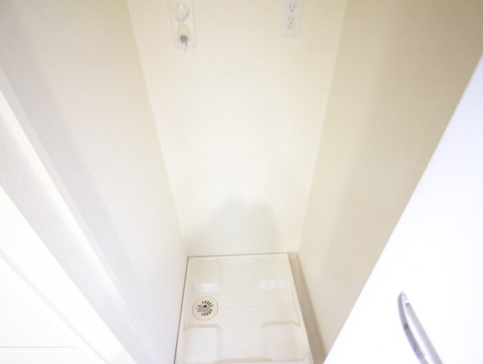 物件内観写真12　(洗濯機置場)