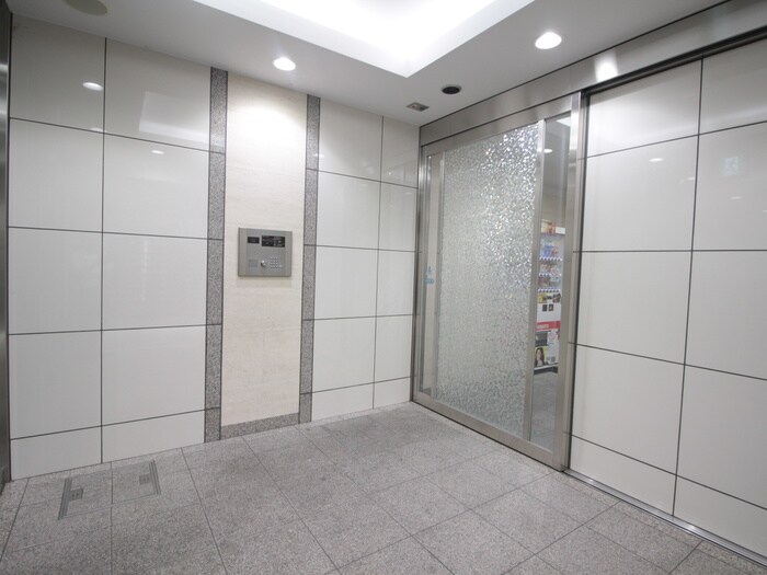 物件外観写真5　(エントランス部分)