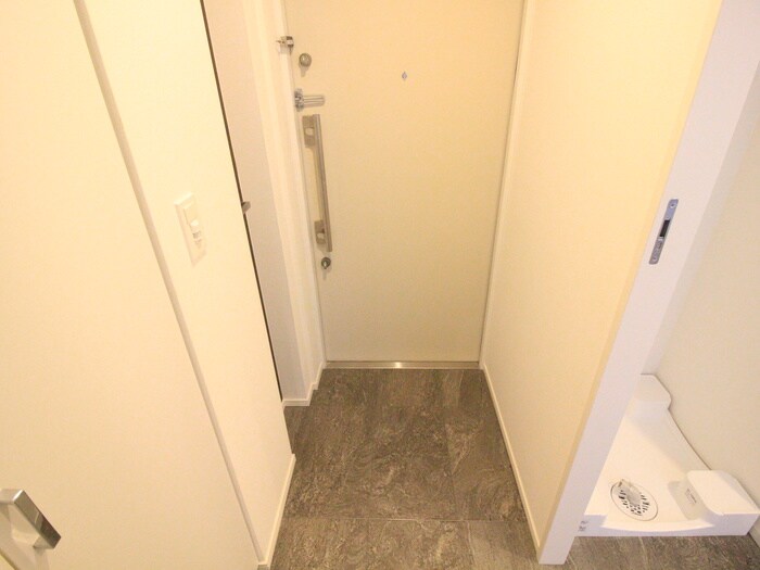 物件内観写真12　(玄関)