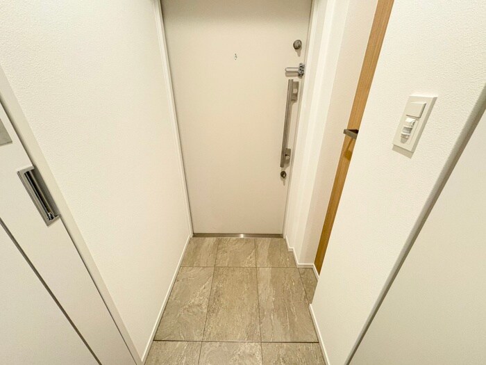 物件内観写真14　(玄関)