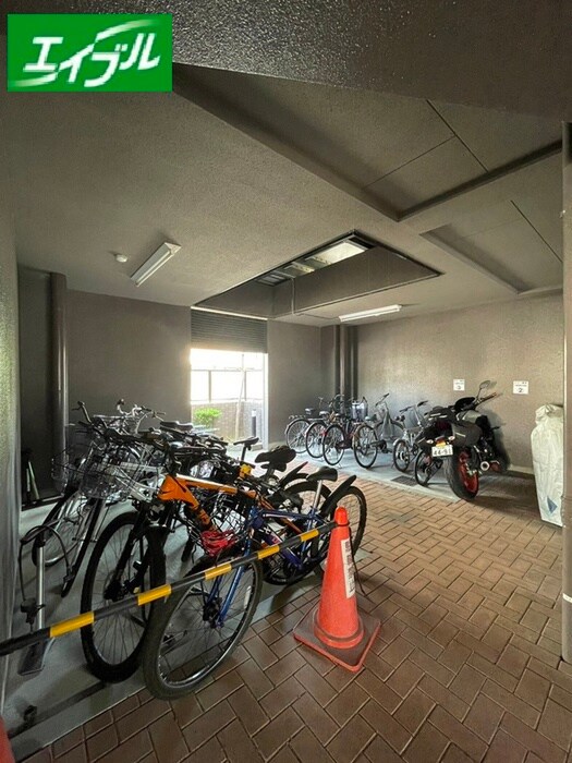 物件外観写真5　(駐輪場)