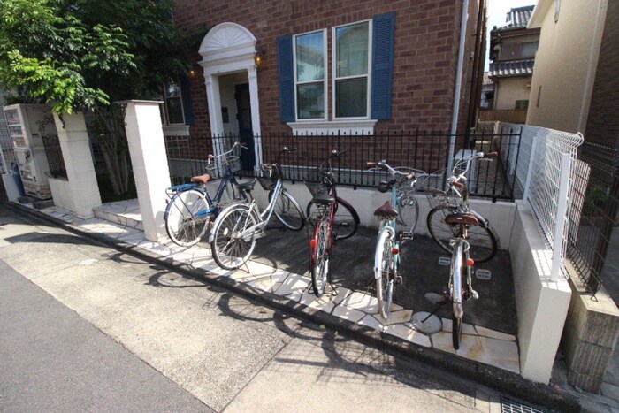 物件外観写真2　(駐輪場)