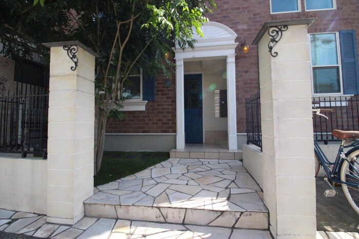 物件外観写真5　(エントランス部分)