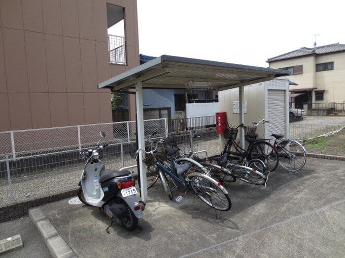 物件外観写真4　(駐輪場)
