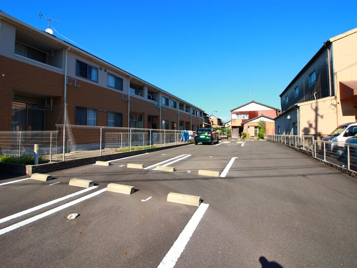 物件外観写真5　(駐車場)