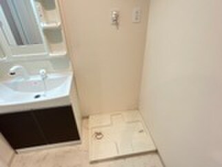 物件内観写真16　(洗濯機置場)