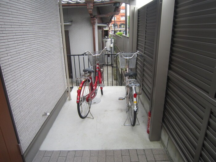物件外観写真3　(駐輪場)
