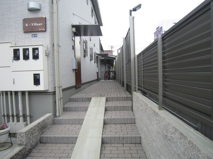 物件外観写真4　(エントランス部分)