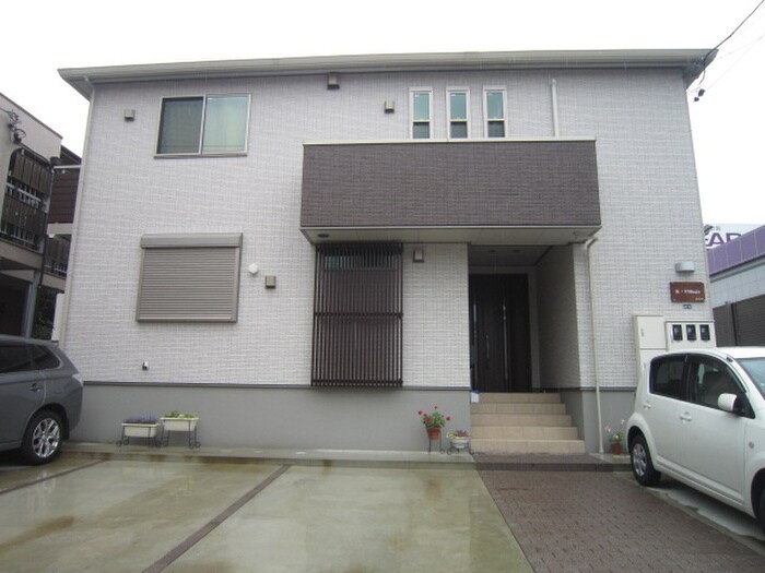 物件外観写真5　(駐車場)