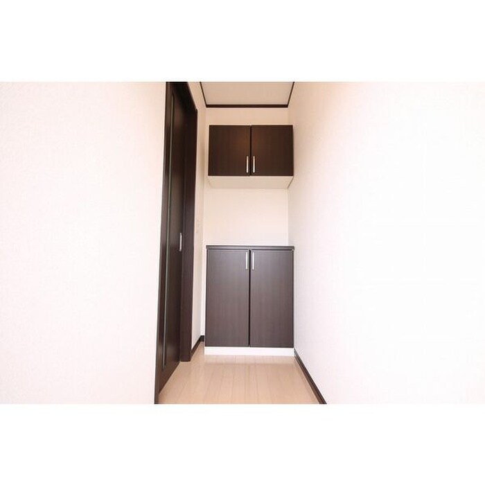 物件内観写真12　(玄関)