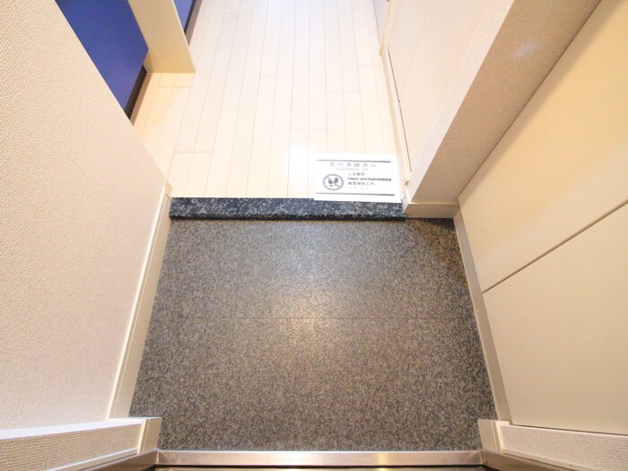 物件内観写真15　(玄関)