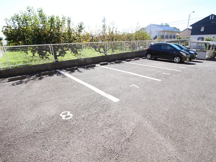 物件外観写真5　(駐車場)