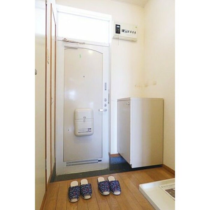 物件内観写真13　(玄関)