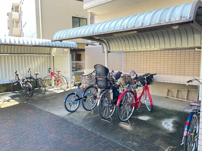 物件外観写真3　(駐輪場)