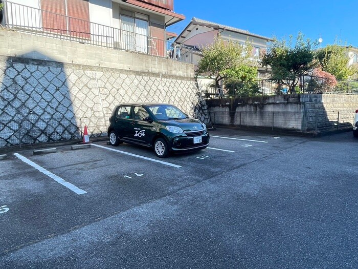 物件外観写真5　(駐車場)