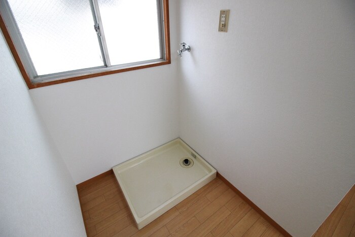 物件内観写真14　(洗濯機置場)