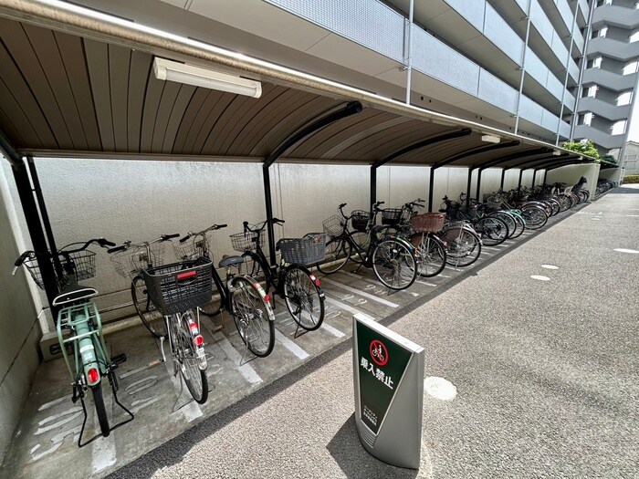 物件外観写真3　(駐輪場)