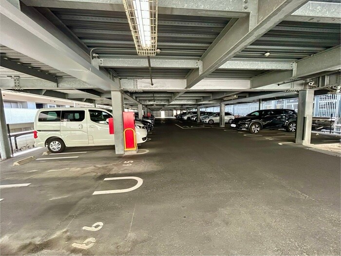 物件外観写真4　(駐車場)
