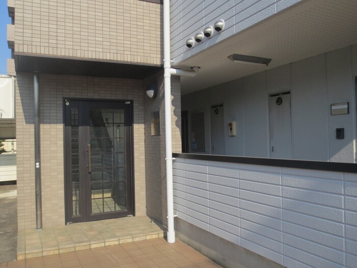 物件外観写真4　(エントランス部分)