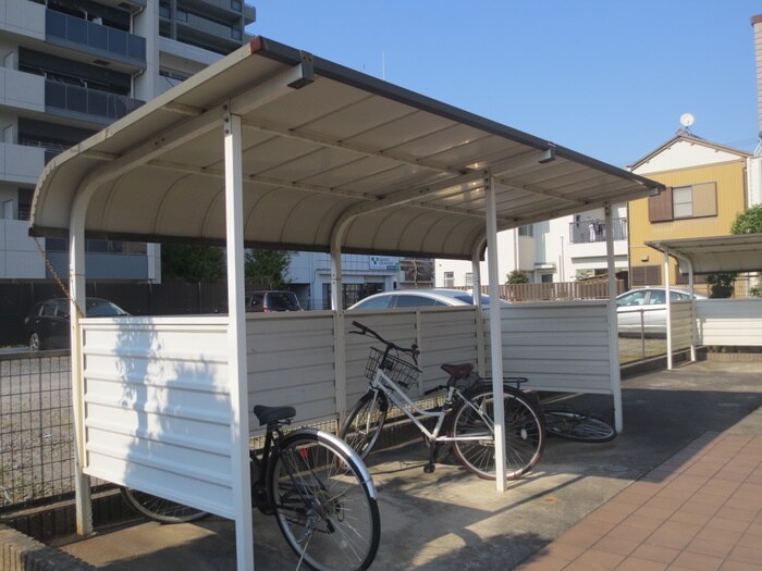 物件外観写真5　(駐輪場)