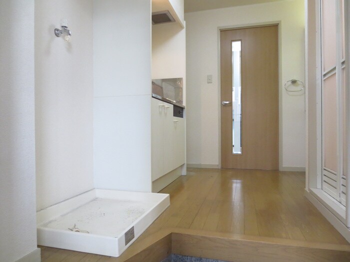 物件内観写真13　(洗濯機置場)