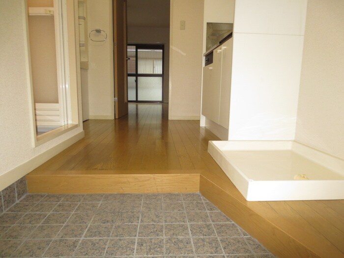 物件内観写真16　(玄関)