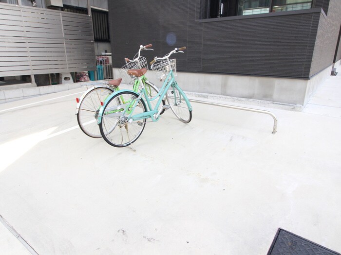 物件外観写真2　(駐輪場)