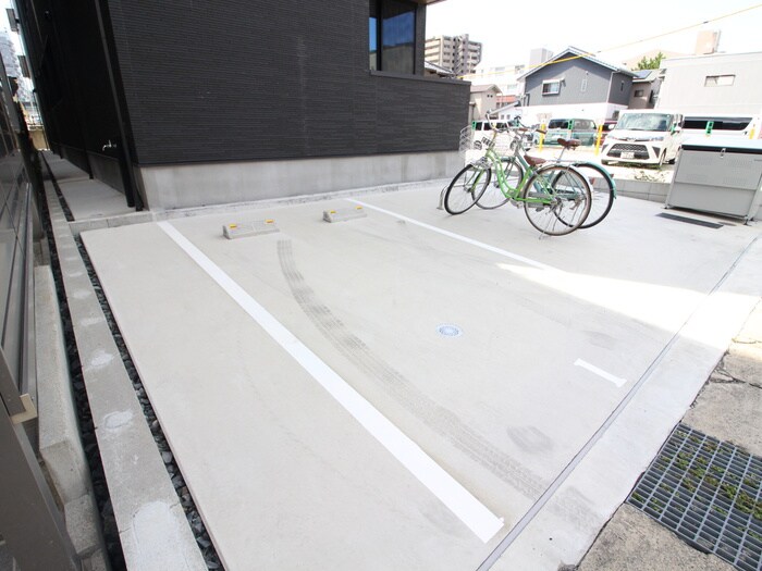 物件外観写真3　(駐車場)