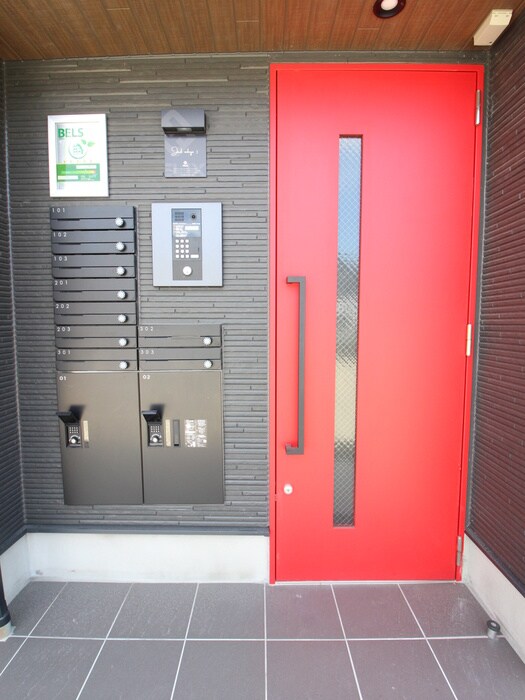 物件外観写真5　(エントランス部分)