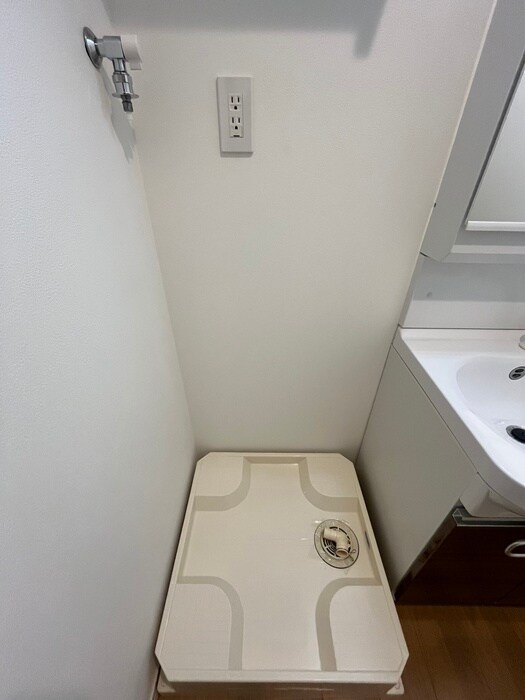 物件内観写真16　(洗濯機置場)