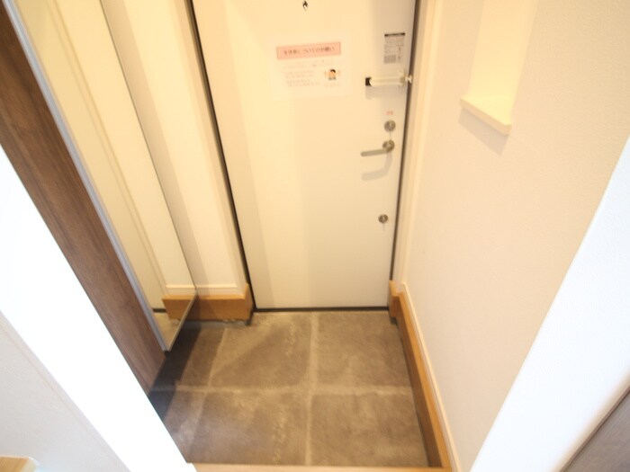 物件内観写真18　(玄関)