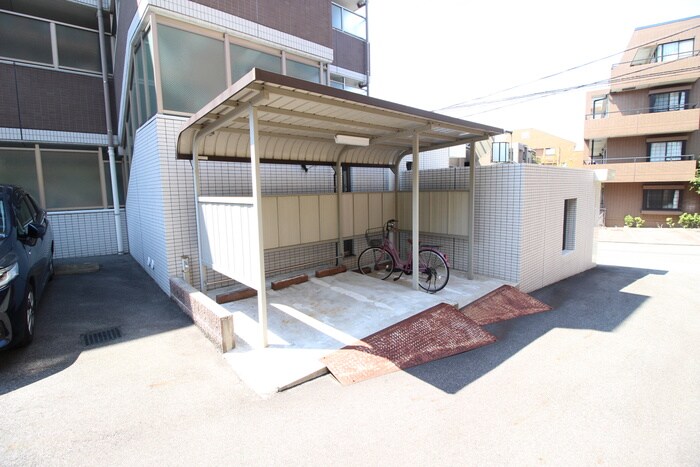 物件外観写真4　(駐輪場)