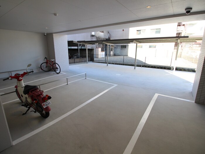 物件外観写真4　(駐輪場)