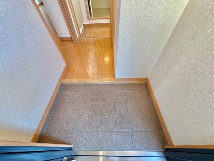 物件内観写真16　(玄関)