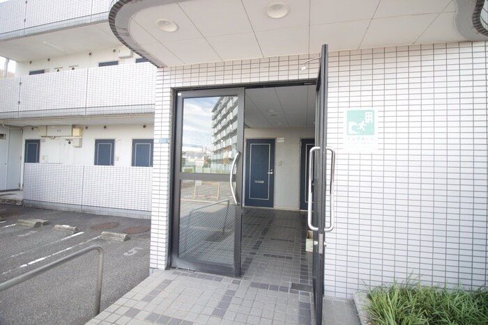 物件外観写真5　(エントランス部分)