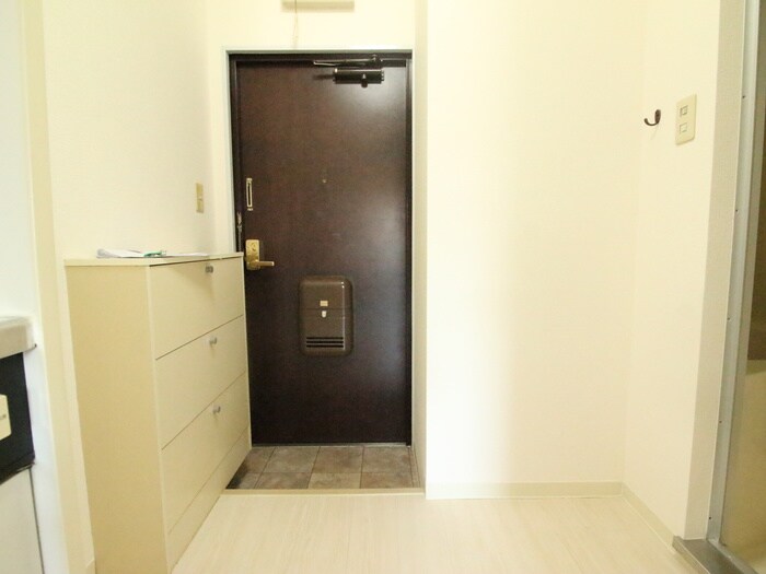物件内観写真12　(玄関)