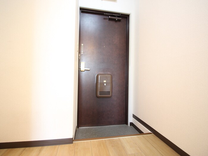 物件内観写真16　(玄関)